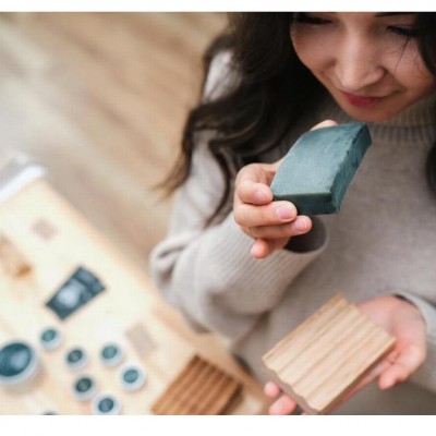 Vignette d'une femme enceinte avec des envies alimentaires non comestibles